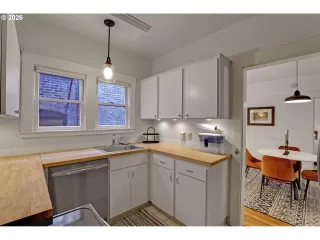 Photo #4: 379487380 Listing