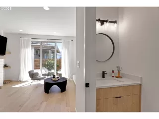 Photo #2: 380182080 Listing