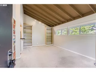 Photo #1: 380186411 Listing