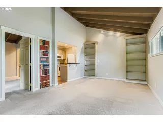 Photo #2: 380186411 Listing