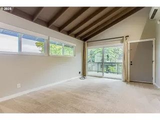 Photo #4: 380186411 Listing