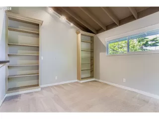 Photo #6: 380186411 Listing