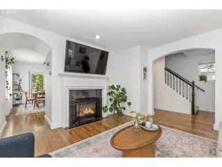 Photo #4: 380576470 Listing