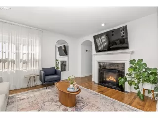 Photo #5: 380576470 Listing