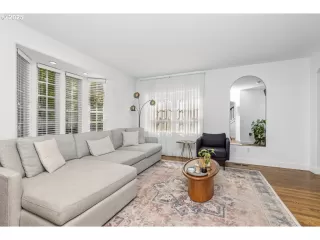 Photo #6: 380576470 Listing