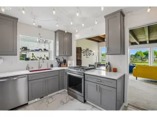 Photo #4: 380647145 Listing 