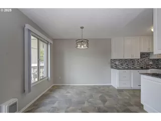 Photo #3: 381456064 Listing 