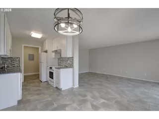 Photo #5: 381456064 Listing 