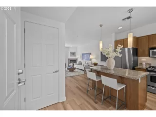 Photo #3: 382462087 Listing 