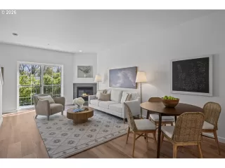 Photo #4: 382462087 Listing 