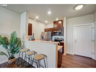 Photo #2: 383651008 Listing 