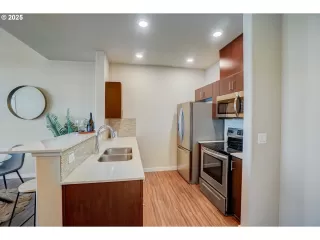 Photo #3: 383651008 Listing 