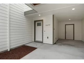 Photo #2: 383701568 Listing