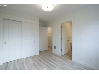 Photo #4: 383701568 Listing