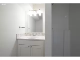 Photo #5: 383701568 Listing