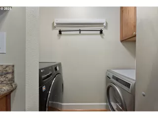 Photo #5: 383860586 Listing