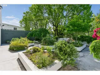 Photo #4: 384129004 Listing
