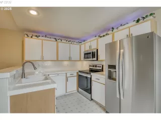 Photo #2: 384241738 Listing
