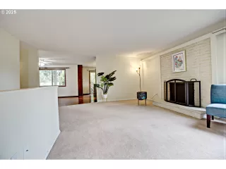 Photo #5: 384301163 Listing 