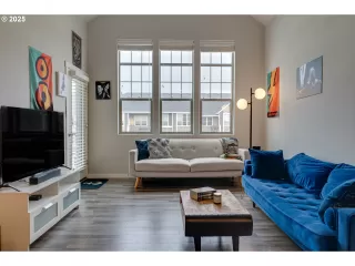 Photo #5: 385382480 Listing 