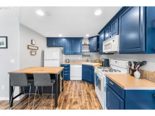 Photo #4: 385695721 Listing 