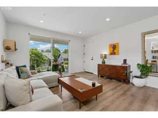 Photo #4: 386710190 Listing