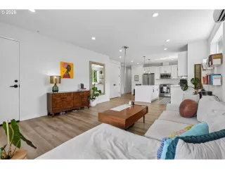 Photo #6: 386710190 Listing