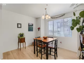 Photo #5: 387242958 Listing 