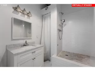 Photo #4: 387312819 Listing