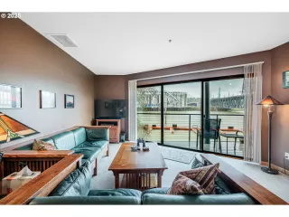 Browse active condo listings in MCCORMICK PIER