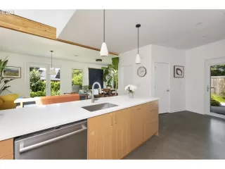 Photo #5: 388873850 Listing 