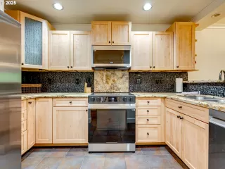 Photo #3: 389081778 Listing