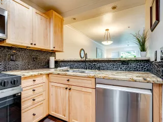 Photo #4: 389081778 Listing