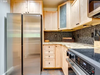 Photo #6: 389081778 Listing