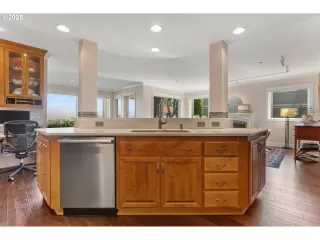 Photo #2: 389845922 Listing