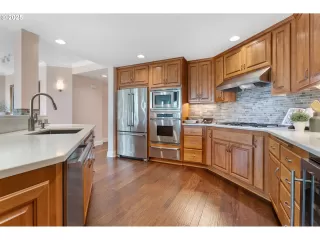 Photo #3: 389845922 Listing