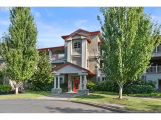 Photo #4: 389845922 Listing