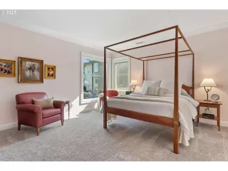 Photo #5: 389845922 Listing