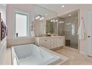 Photo #6: 389845922 Listing