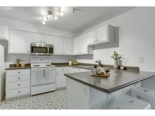 Photo #3: 389879553 Listing 