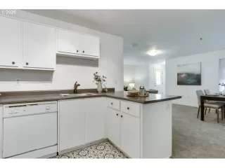 Photo #4: 389879553 Listing 