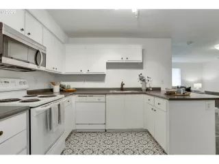 Photo #5: 389879553 Listing 