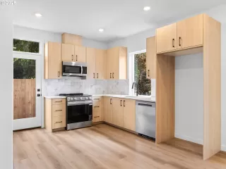 Photo #6: 390068103 Listing