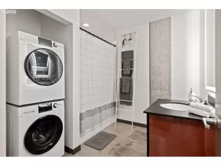 Photo #1: 390366533 Listing