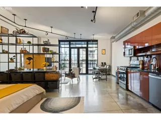 Photo #4: 390366533 Listing