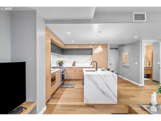 Photo #3: 391034967 Listing