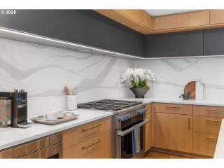 Photo #4: 391034967 Listing