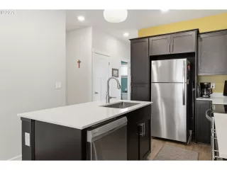 Photo #6: 391694658 Listing