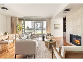 Photo #3: 391803671 Listing