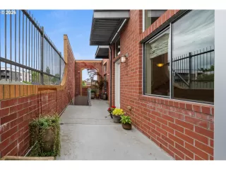 Photo #2: 392018103 Listing 